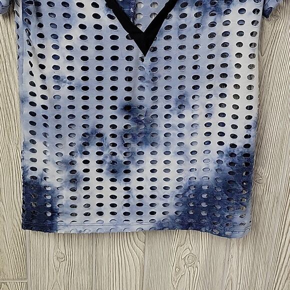 Fashion Nova The Only One Tee Blue Distressed V Neck Top Womens Size XS NWT - Picture 3 of 9